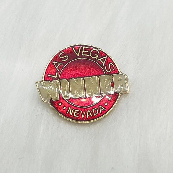 🔮 5/$25 Vintage Las Vegas Winner‎ Pin - Picture 2 of 3